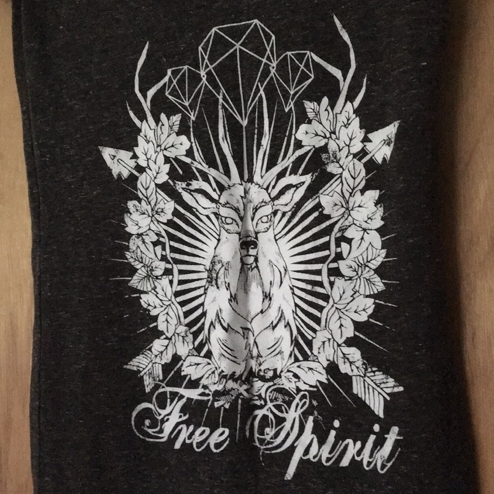 Vneck graphic tee, charcoal tee